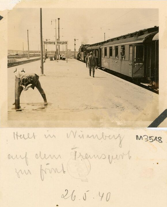 Truppentransport am Bahnhof Märzfeld, 26. Mai 1940. (DZ-Ph 2463)
