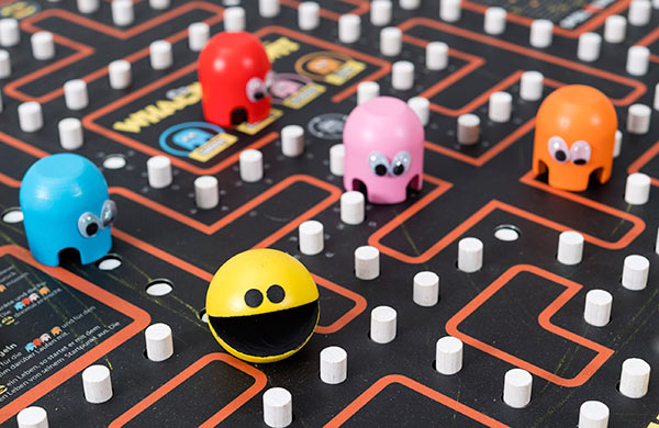 Co-Evolution bezeichnet die Übertragung analoger Spielthemen und -prinzipien ins Digitale – und umgekehrt.