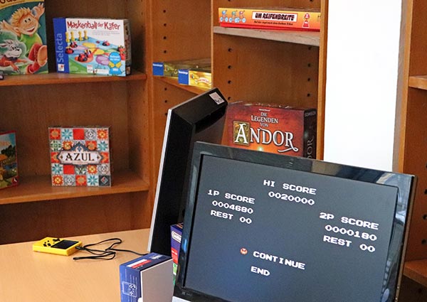 Spielen von zu Hause aus: Zusammen mit der wienXtra-spielebox hat das Haus des Spie(en)s seinen Spielesaal ins Digitale verlegt und bietet verschiedene betreute Programmpunkte an. Foto: Christin-Lumme