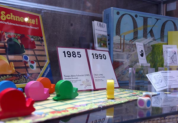 Kulturgut im Fünfjahrestakt: Das Deutsche Spielearchiv gibt Einblick in 40 Jahre Brettspielforschung und -archivierung.
