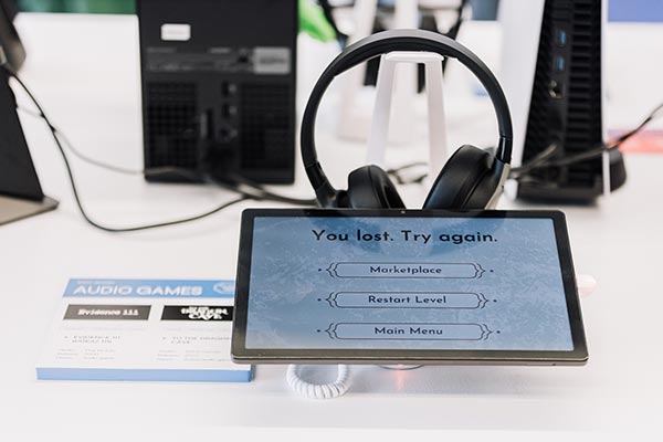 Die Pop-Up Ausstellung "Infinite Universes" zu 30 Jahren tschechischer Spielegeschichte. Bildnachweis: Ceská Centra, Prag; Foto: Jakub Červenka