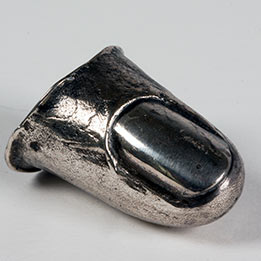 Silberfingerhut in Form einer Fingerkuppe
